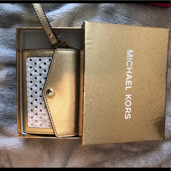 Michael Kors Handbags - NWT Michael kors wallet